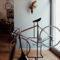 Напольная стойка для велосипеда фото в интерьере
