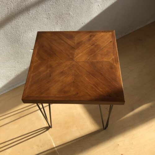 квадратный столик из дерева фото
