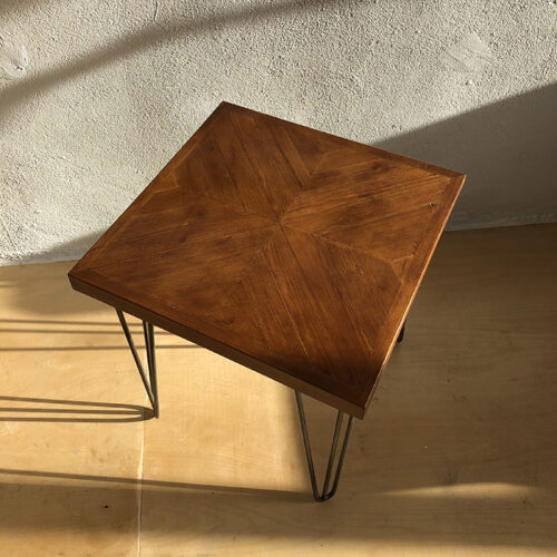 квадратный столик из дерева фото