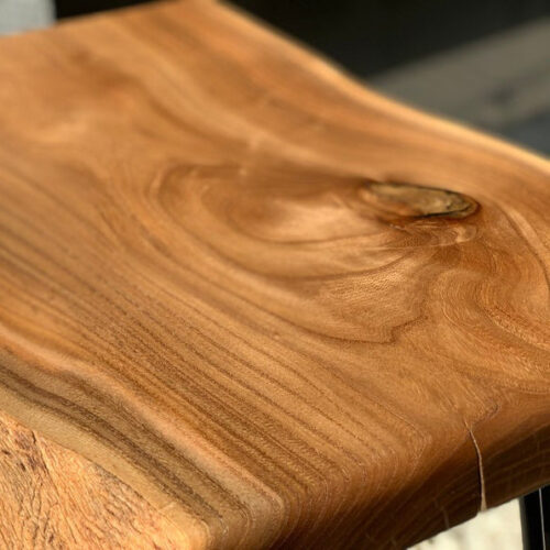 Маленький кофейный столик с красивым узором фото дерева